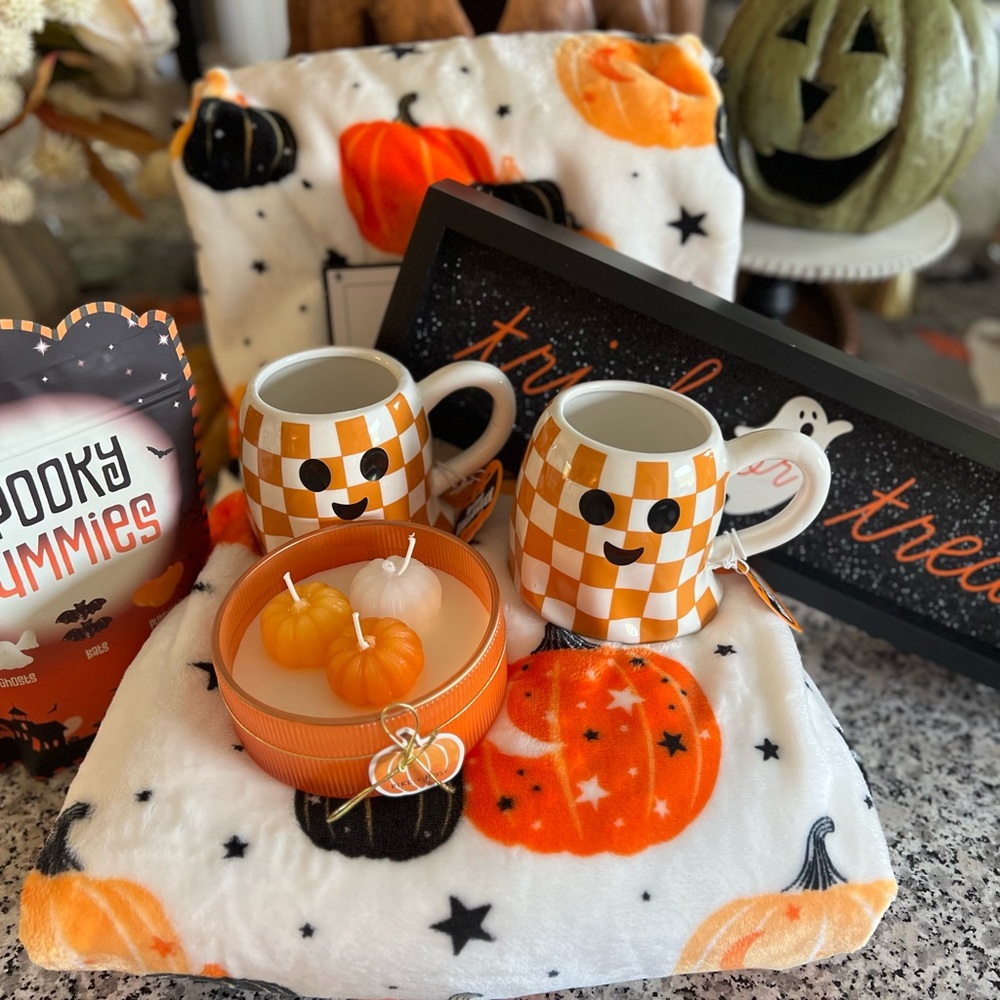 Hallow Hills Pumpkin Blanket and Mug bundle
